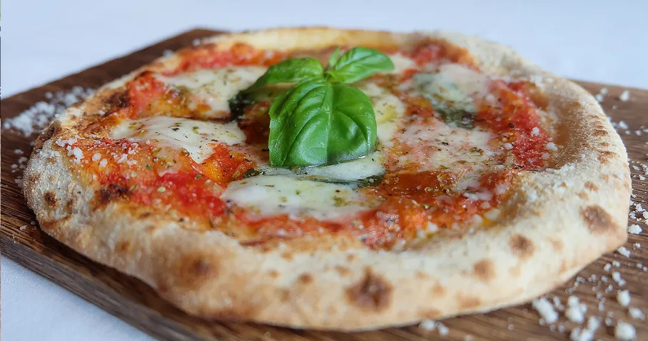 Pizza Margherita della Casa