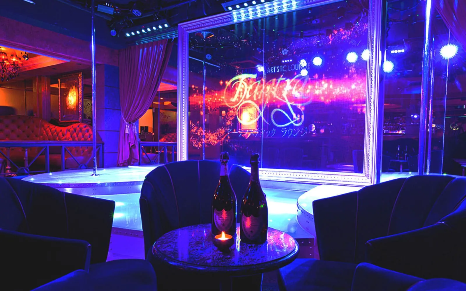 Tantra Tokyo artistic lounge stage
